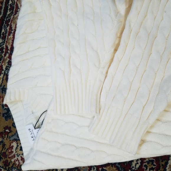 SOLD - Ivory Cable Knit Cropped Sweater - Picture 2 of 4